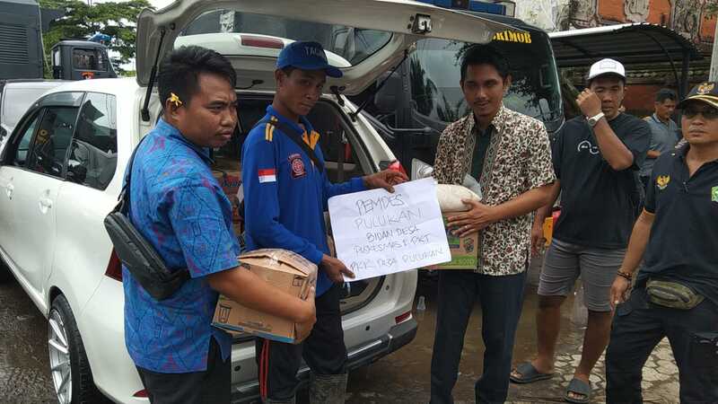 Penyerahan Bantuan Ke Posko Penanganan Bencana Banjir Bandang Desa Penyaringan